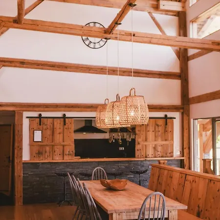 Chalet Perfect Mountain Hideaway - Belle Chery